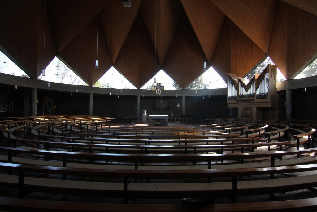 Innenansicht der Heilig-Engel-Kirche