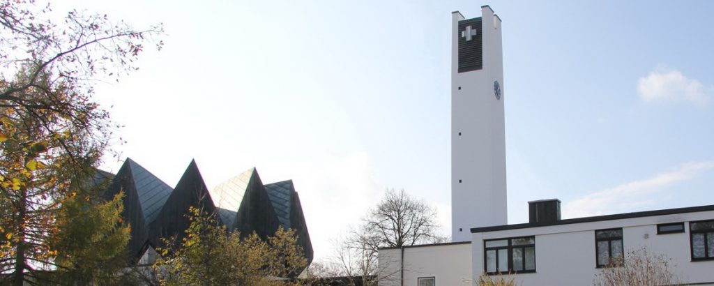 Außenansicht der Heilig-Engel-Kirche